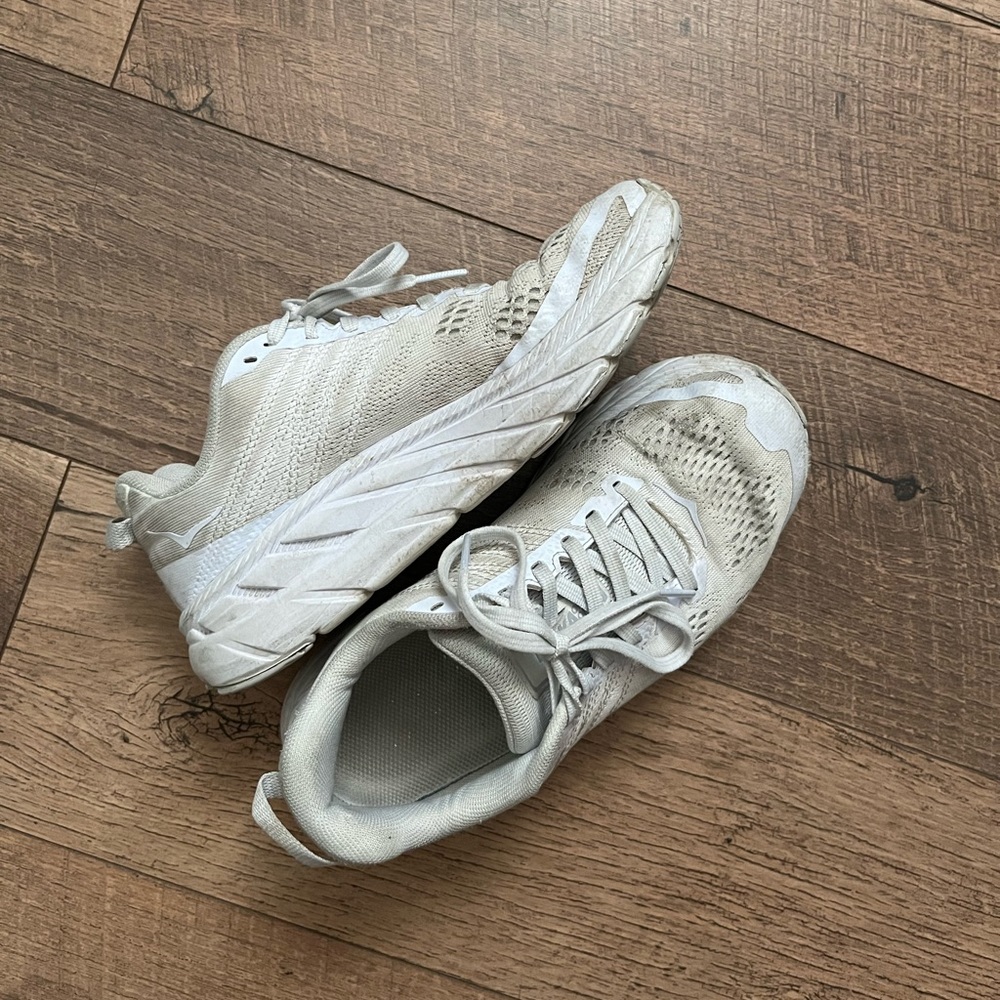hoka cliftons